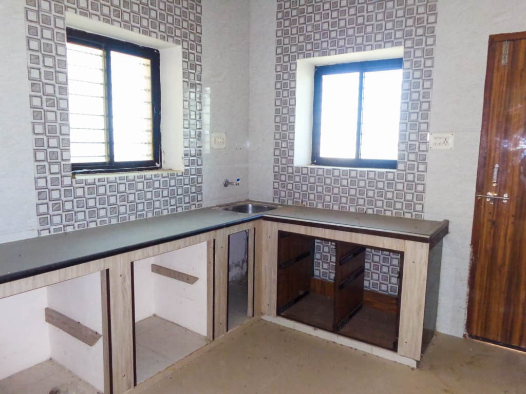 8 BHK Individual House for sale in Sahajanand Park Land, Middle Class Locality. Property is located in Mirzapar Village. Bhuj — photo 2