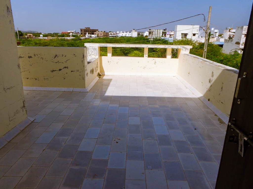 8 BHK Individual House for sale in Sahajanand Park Land, Middle Class Locality. Property is located in Mirzapar Village. Bhuj — photo 3