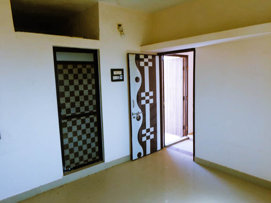 8 BHK Individual House for sale in Sahajanand Park Land, Middle Class Locality. Property is located in Mirzapar Village. Bhuj — photo 4