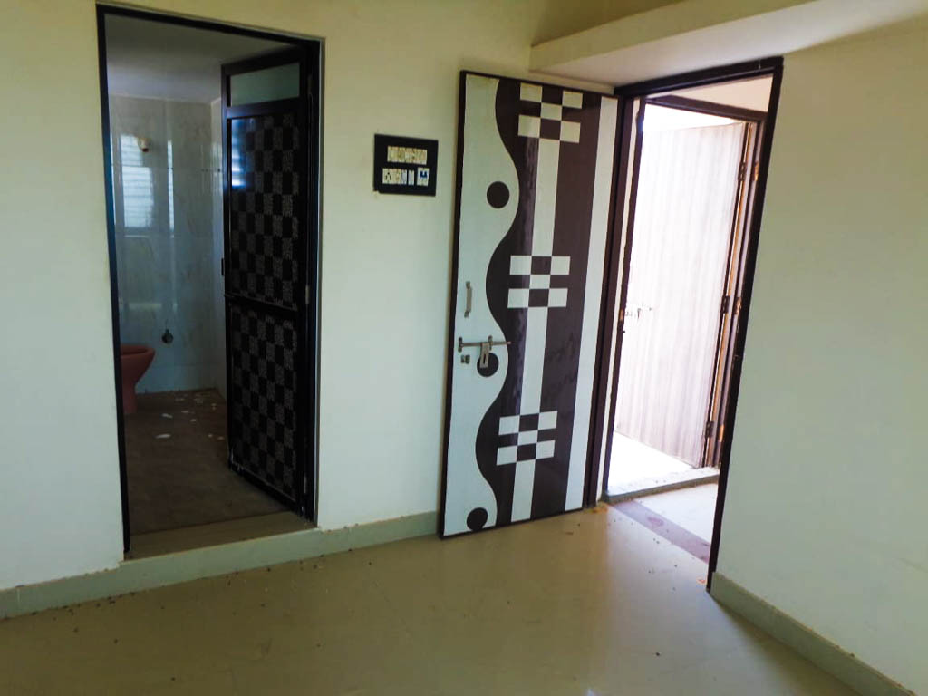 8 BHK Individual House for sale in Sahajanand Park Land, Middle Class Locality. Property is located in Mirzapar Village. Bhuj — photo 5