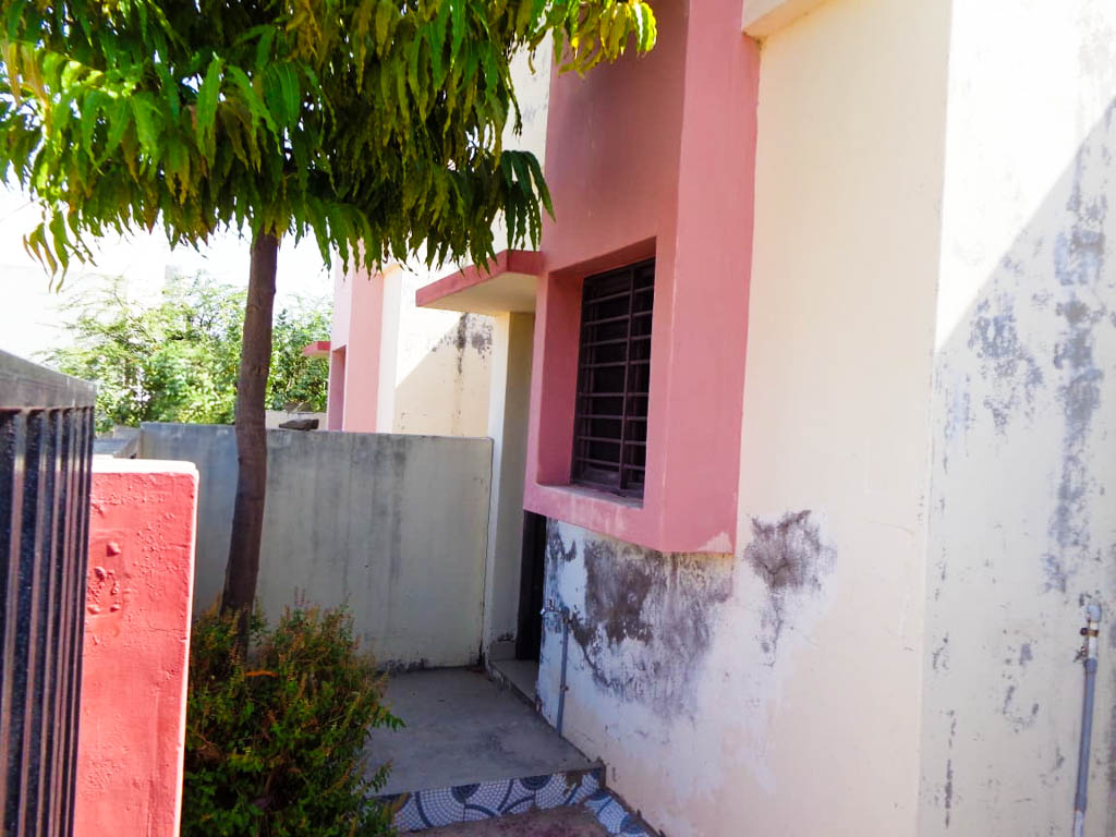 8 BHK Individual House for sale in Sahajanand Park Land, Middle Class Locality. Property is located in Mirzapar Village. Bhuj — photo 18