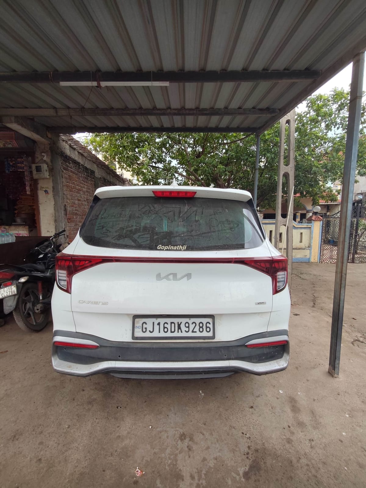 2023 Kia Carens Prestige MPV 91500 km 3 years for sale in RISK BUSINESS SOLUTIONS Surat