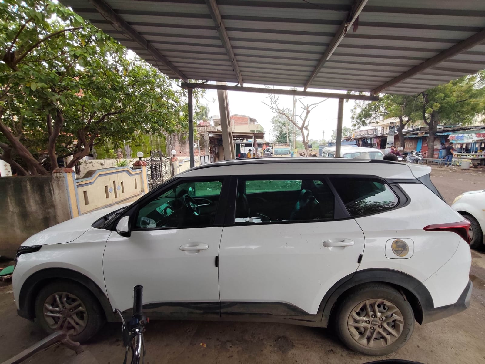 2023 Kia Carens Prestige MPV 91500 km 3 years for sale in RISK BUSINESS SOLUTIONS Surat — photo 3