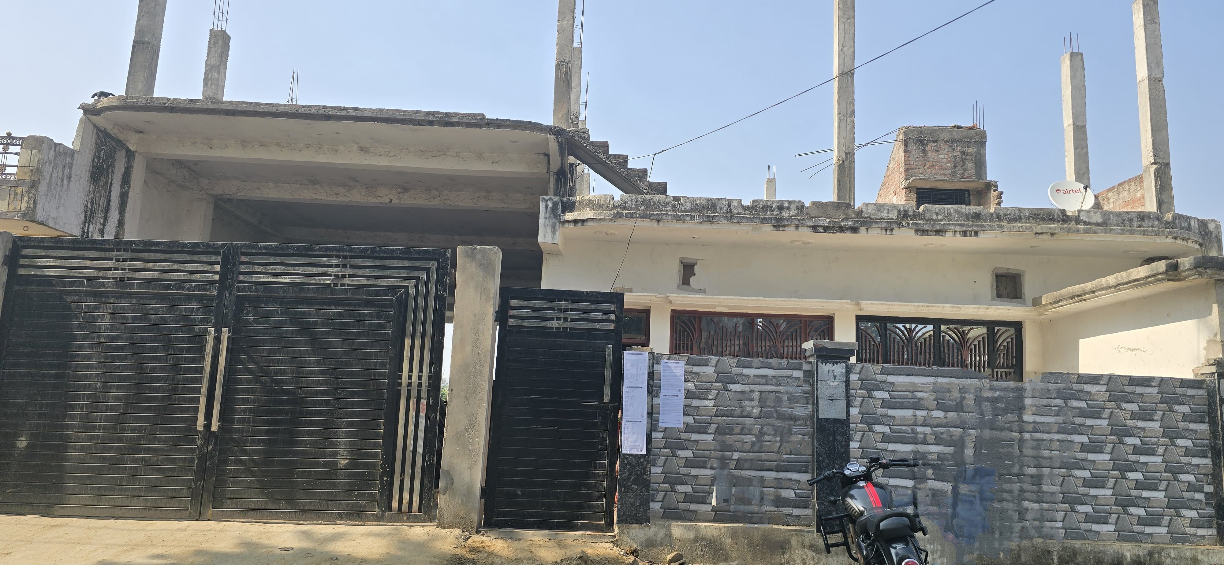 Individual House for sale in Bharwari — photo 1