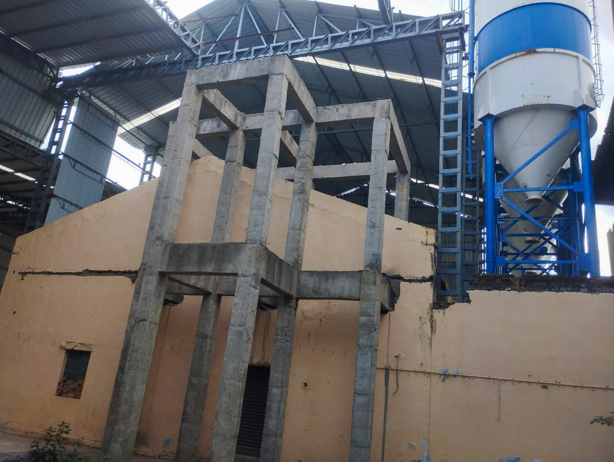 Industrial Plot with Factory Building for sale in VILLAGE BUDASAN, KADI, MEHSANA Kadi — photo 5