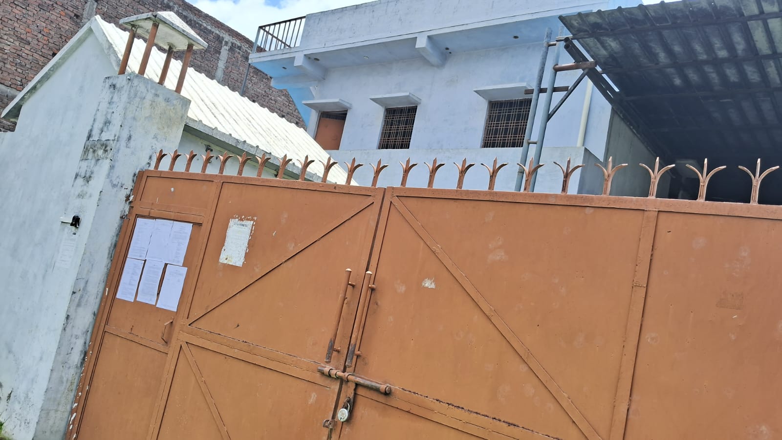 Plot for sale in Musafirkhana