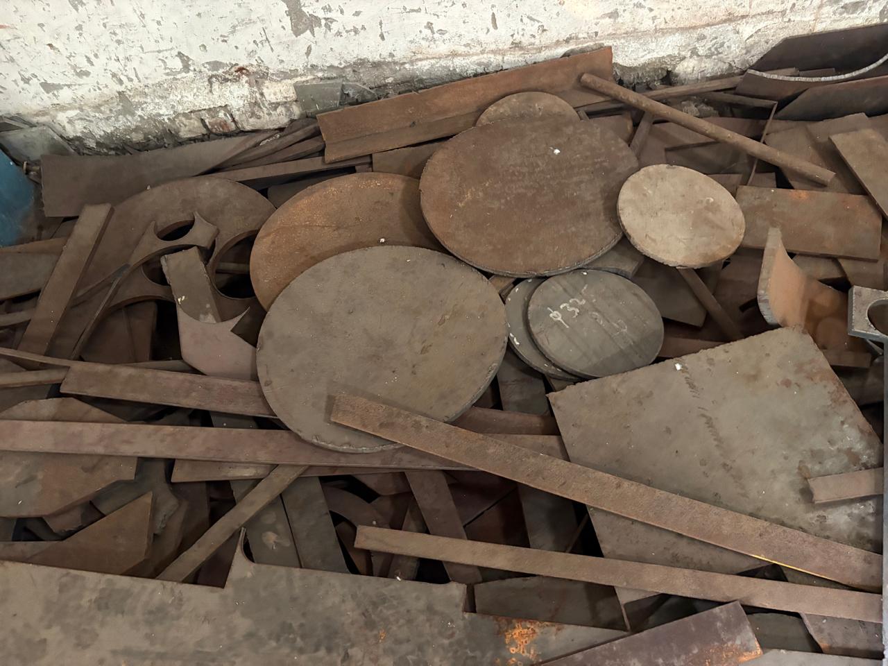 1 square feet Two machine, Electric control panel, steel structure of machine and steel scrap for sale in Bhopal — photo 3