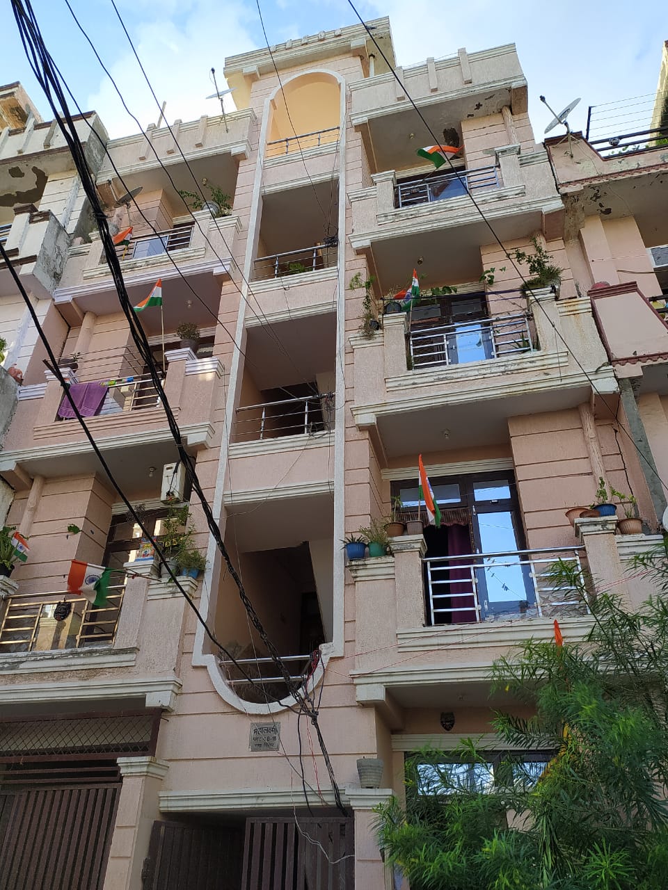 2 BHK Flat for sale in Loni