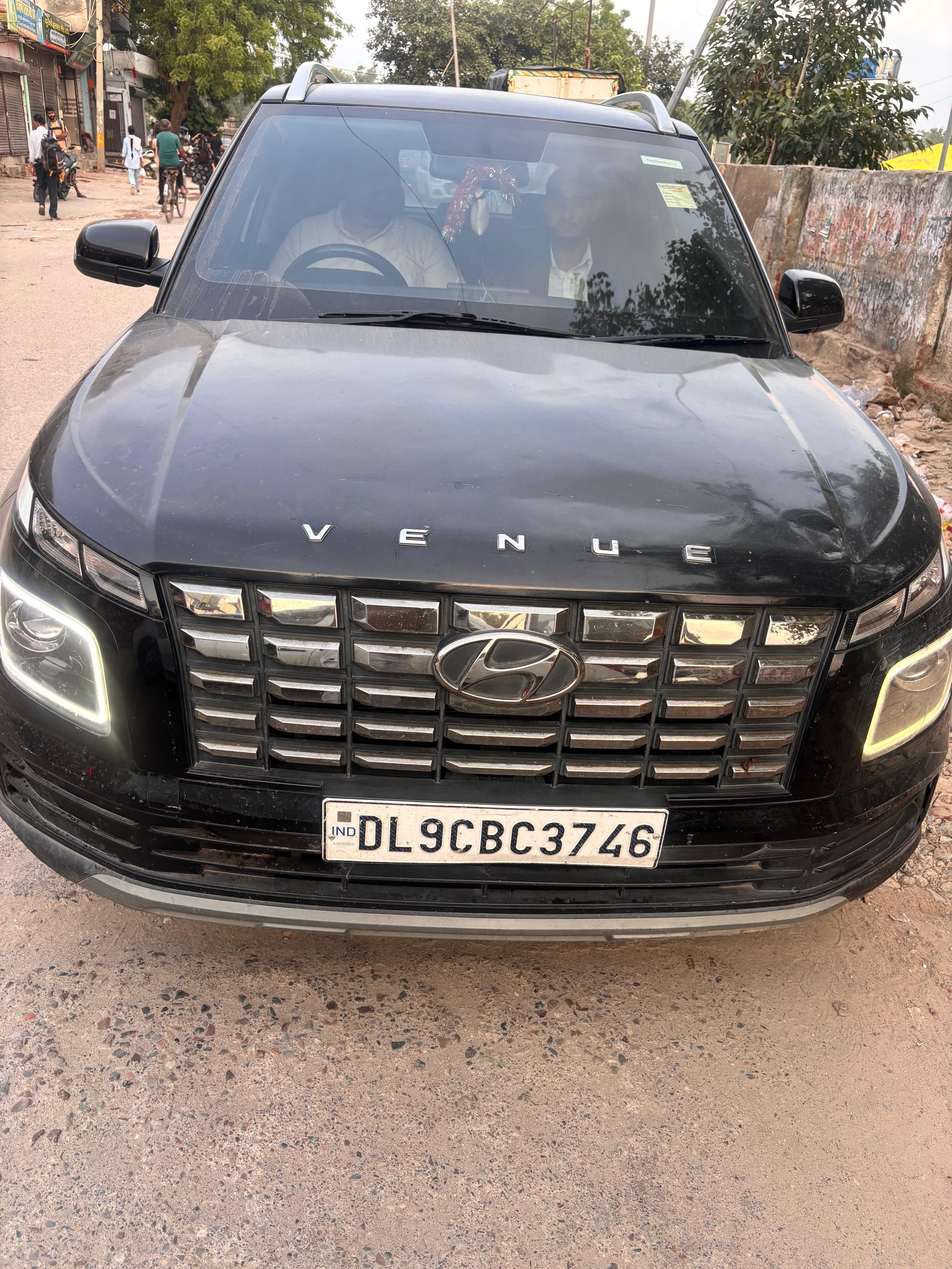 2023 Hyundai Venue E 1.2 Petrol MT Compact SUV 70429 km 3 years for sale in KUBER CONSULTANTS New Delhi — photo 3