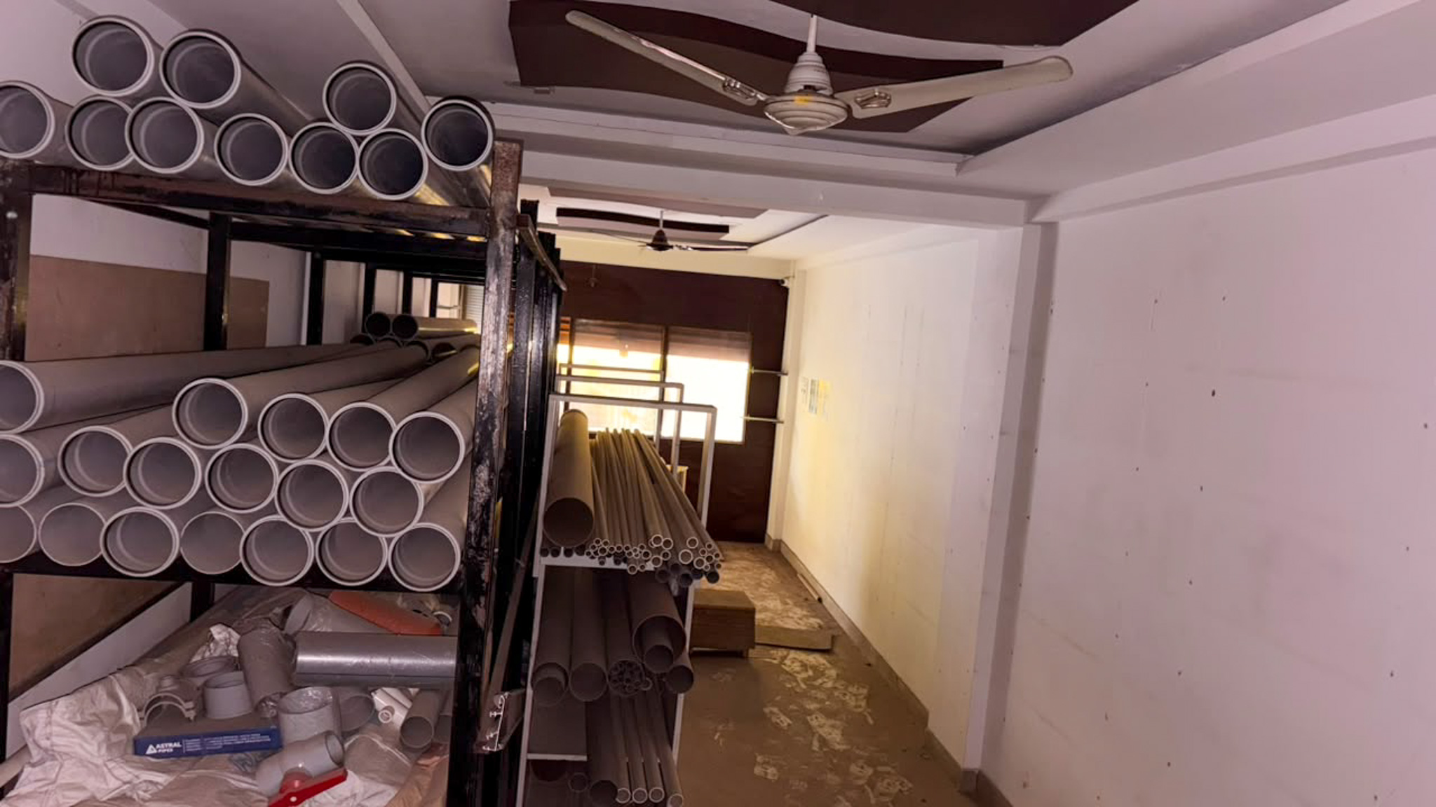 585 square feet Shops for sale in KARAD Karad — photo 3