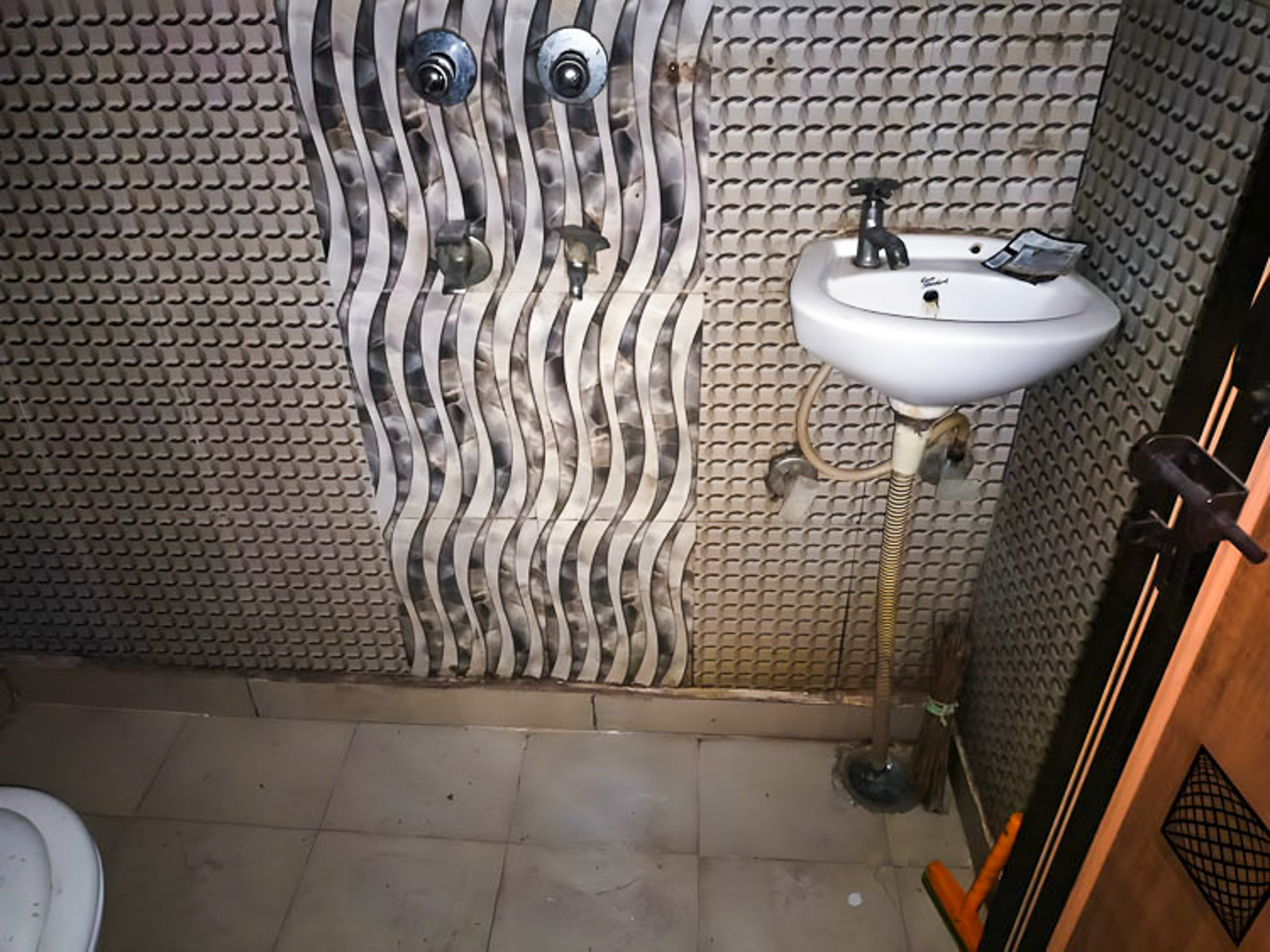 80 square yard Flat for sale in Village Mirzapur, Gurudwara Road, Gali No. 14, Mahavir Enclave, New Delhi-110045 New Delhi — photo 13