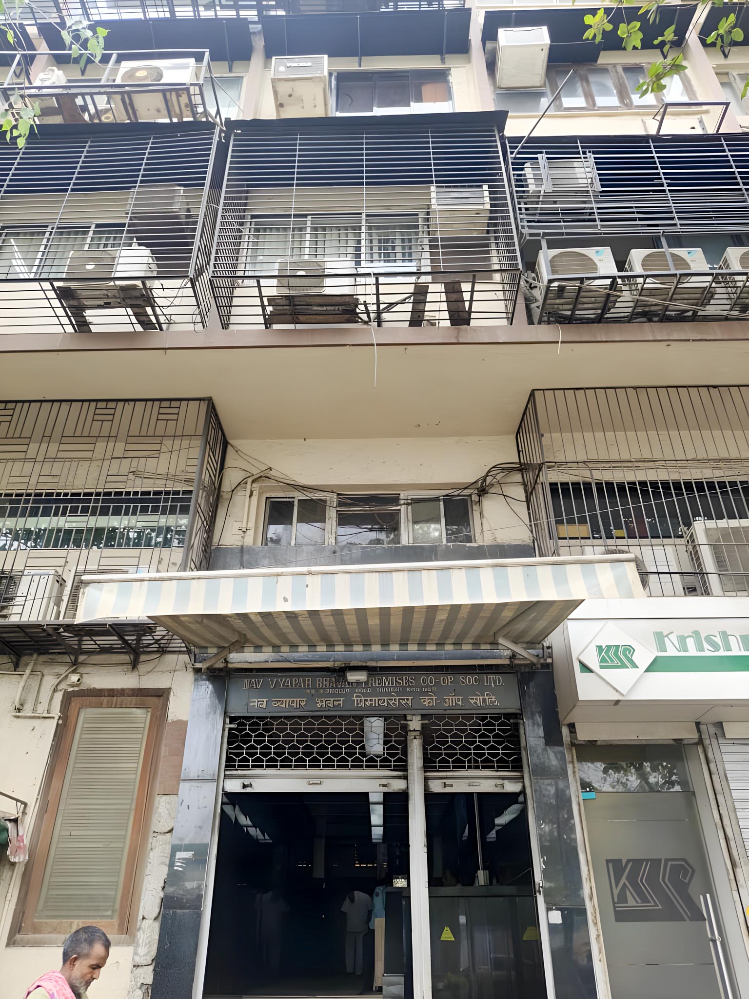 300 square feet Office for sale in Mumbai — photo 10
