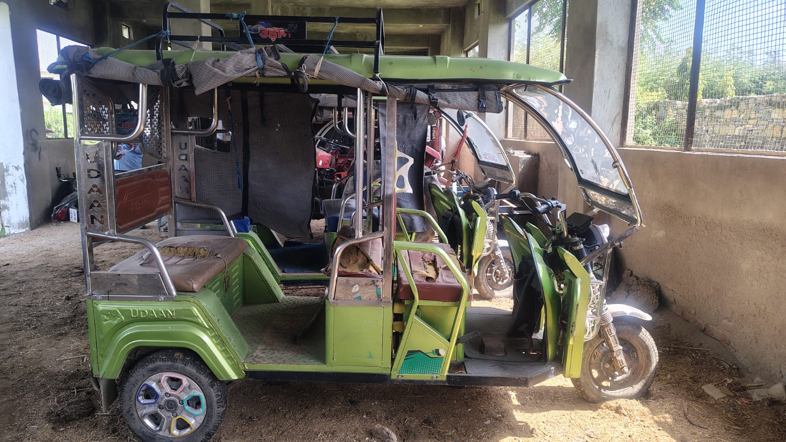 2024 ENERGY ELECTRIC VEHICLES Smart SS 3-Seater / Electric Passenger E-rickshaw 1500 km 2 years for sale in NA Bangur Nagar — photo 4