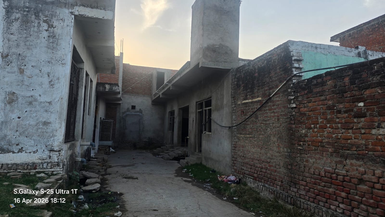 2000 square feet Individual House for sale in Morena Morena