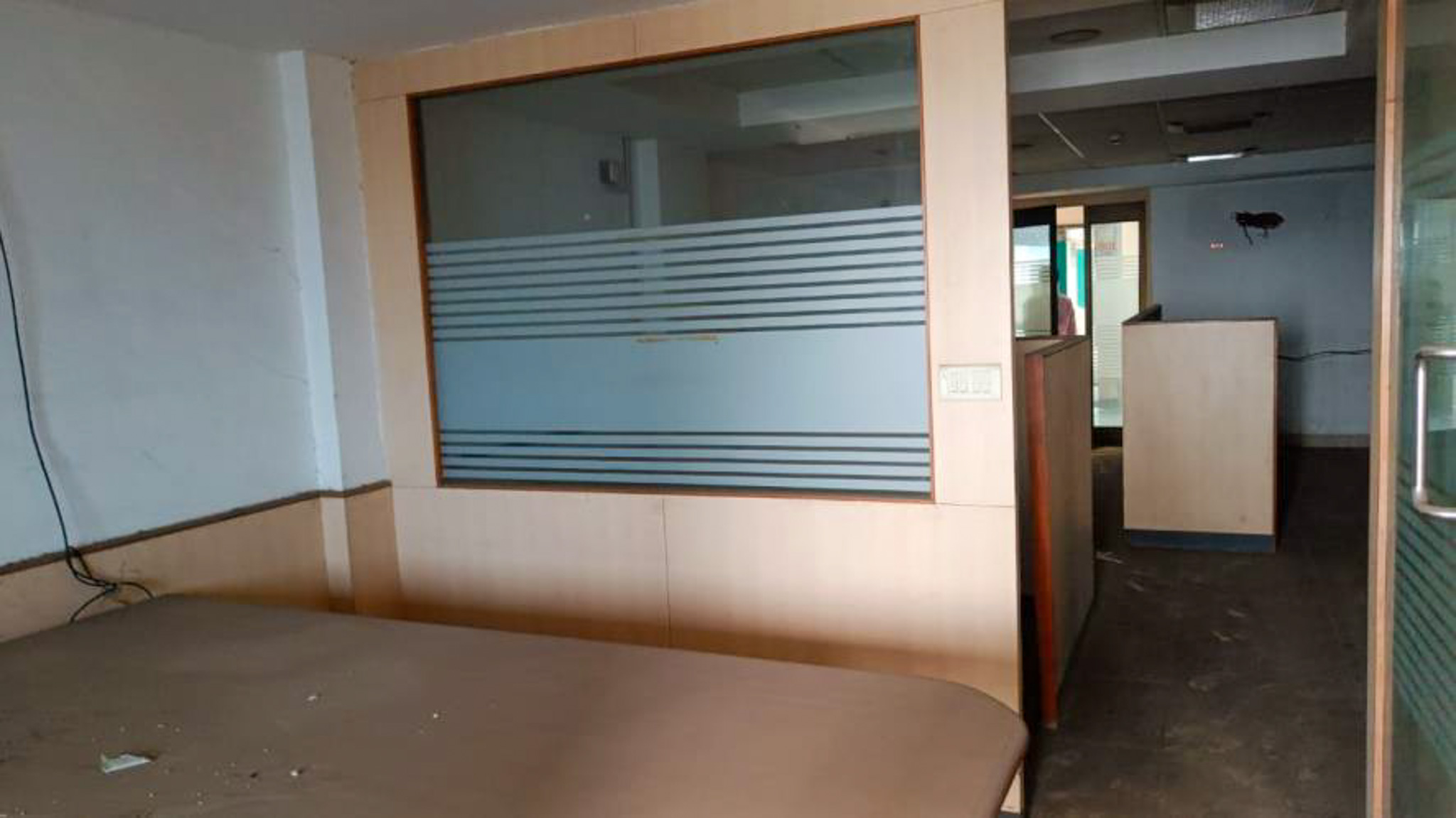 725 square feet Office for sale in Ring Road, Rustampura, Surat. Surat — photo 6