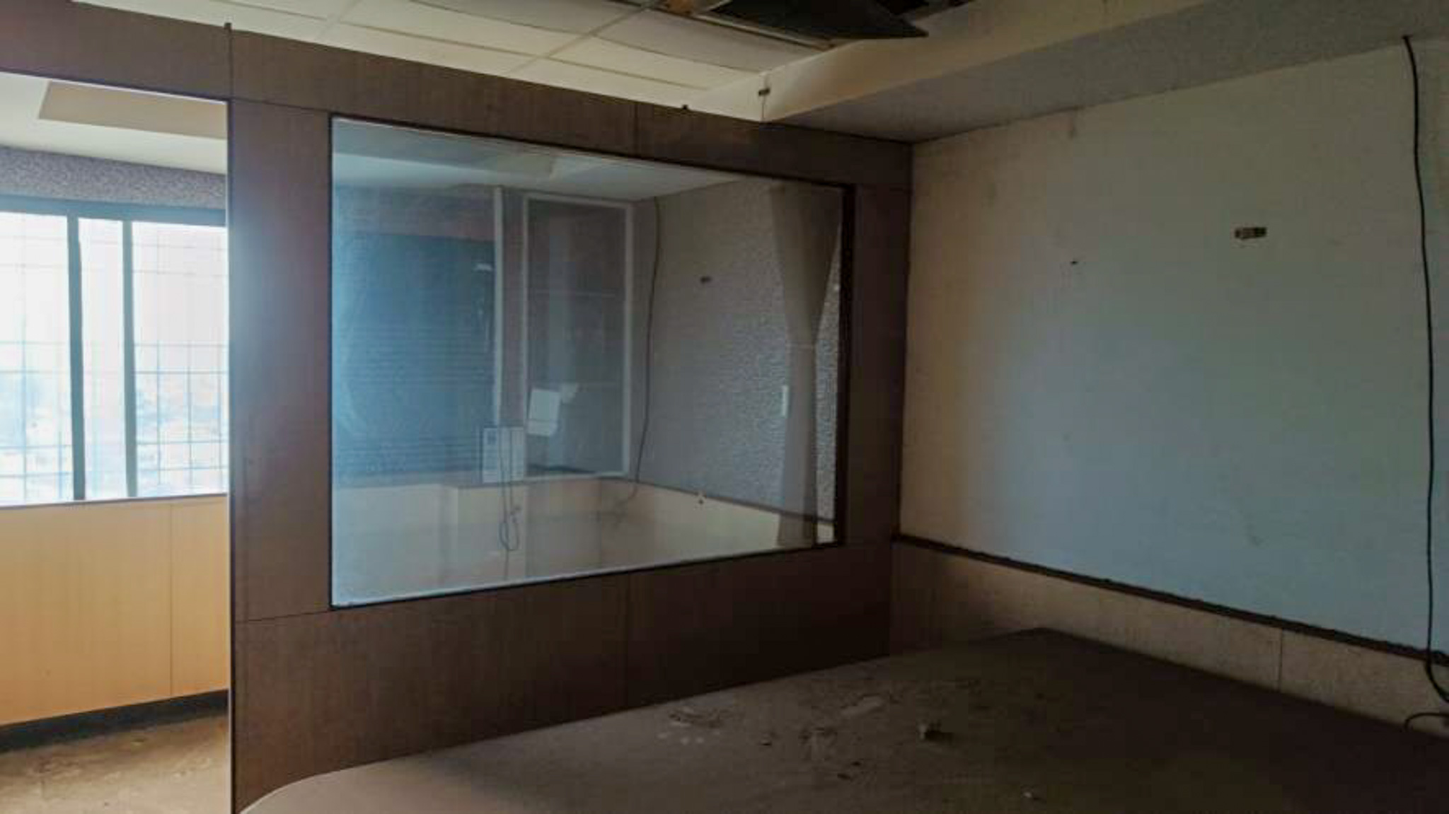 725 square feet Office for sale in Ring Road, Rustampura, Surat. Surat — photo 2