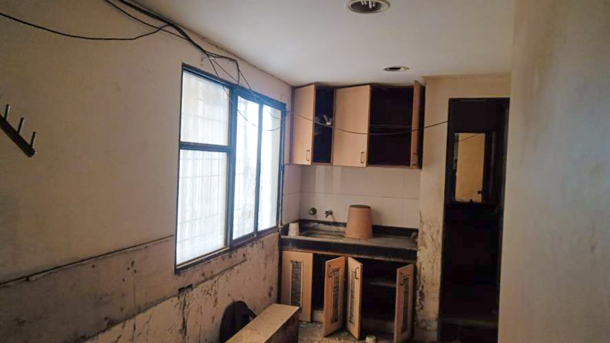 725 square feet Office for sale in Ring Road, Rustampura, Surat. Surat — photo 9