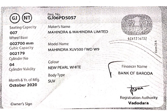 2020 Mahindra XUV300 W4 Compact SUV 50000 km 6 years for sale in Legal Eagle Recovery agency Vadodara — photo 3