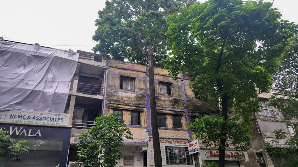 Office for sale in Surat — photo 1