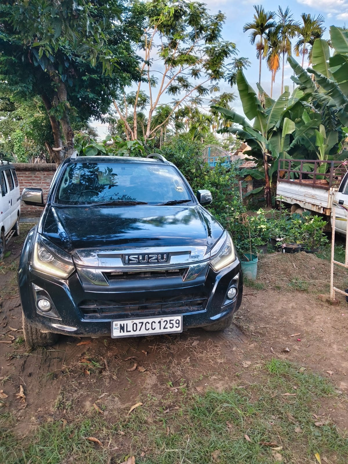 2022 Isuzu V-cross 4wd MT Z SUV 52595 km 4 years for sale in T K ASSOCIATES Dimapur — photo 1