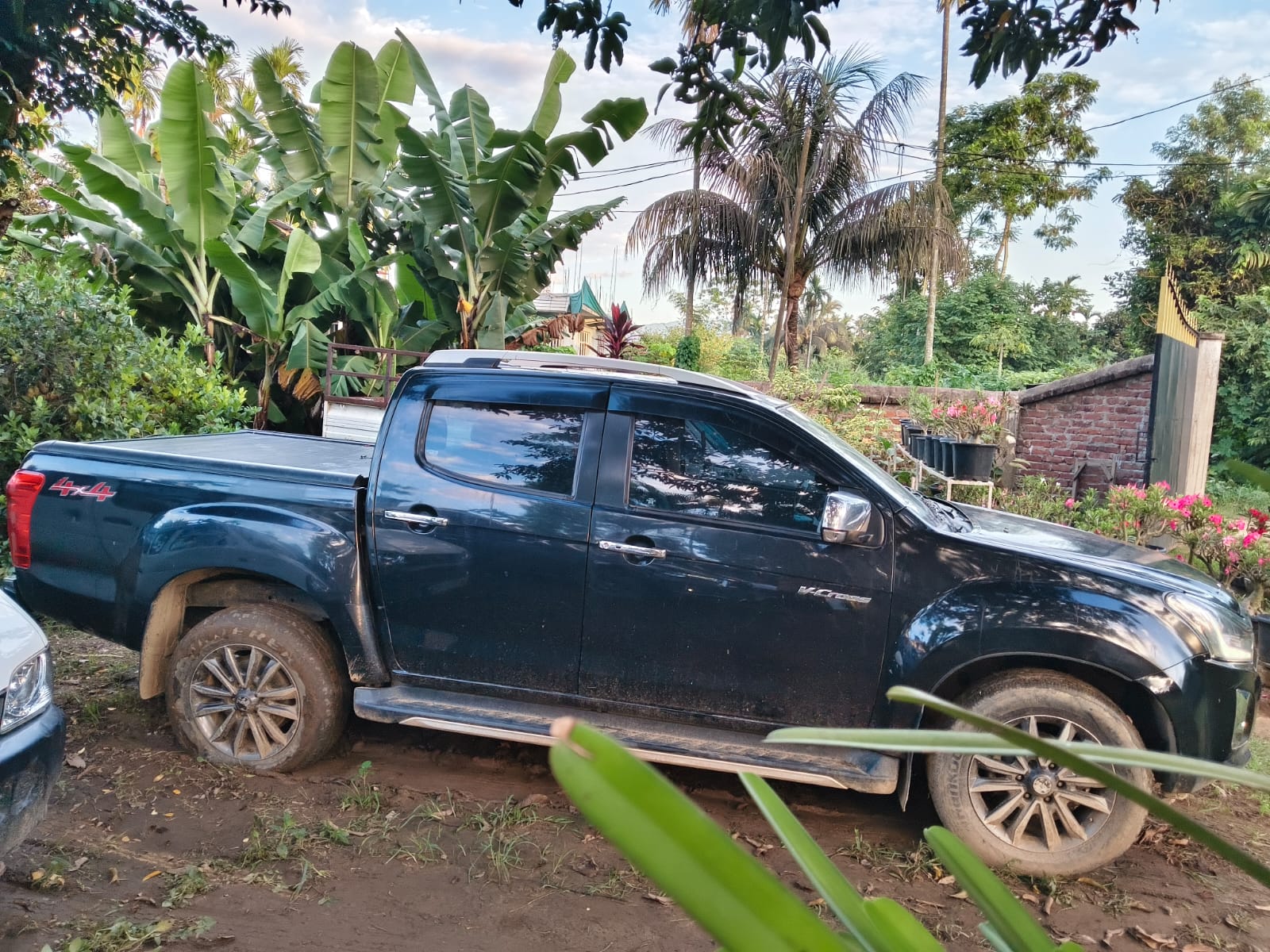 2022 Isuzu V-cross 4wd MT Z SUV 52595 km 4 years for sale in T K ASSOCIATES Dimapur — photo 2