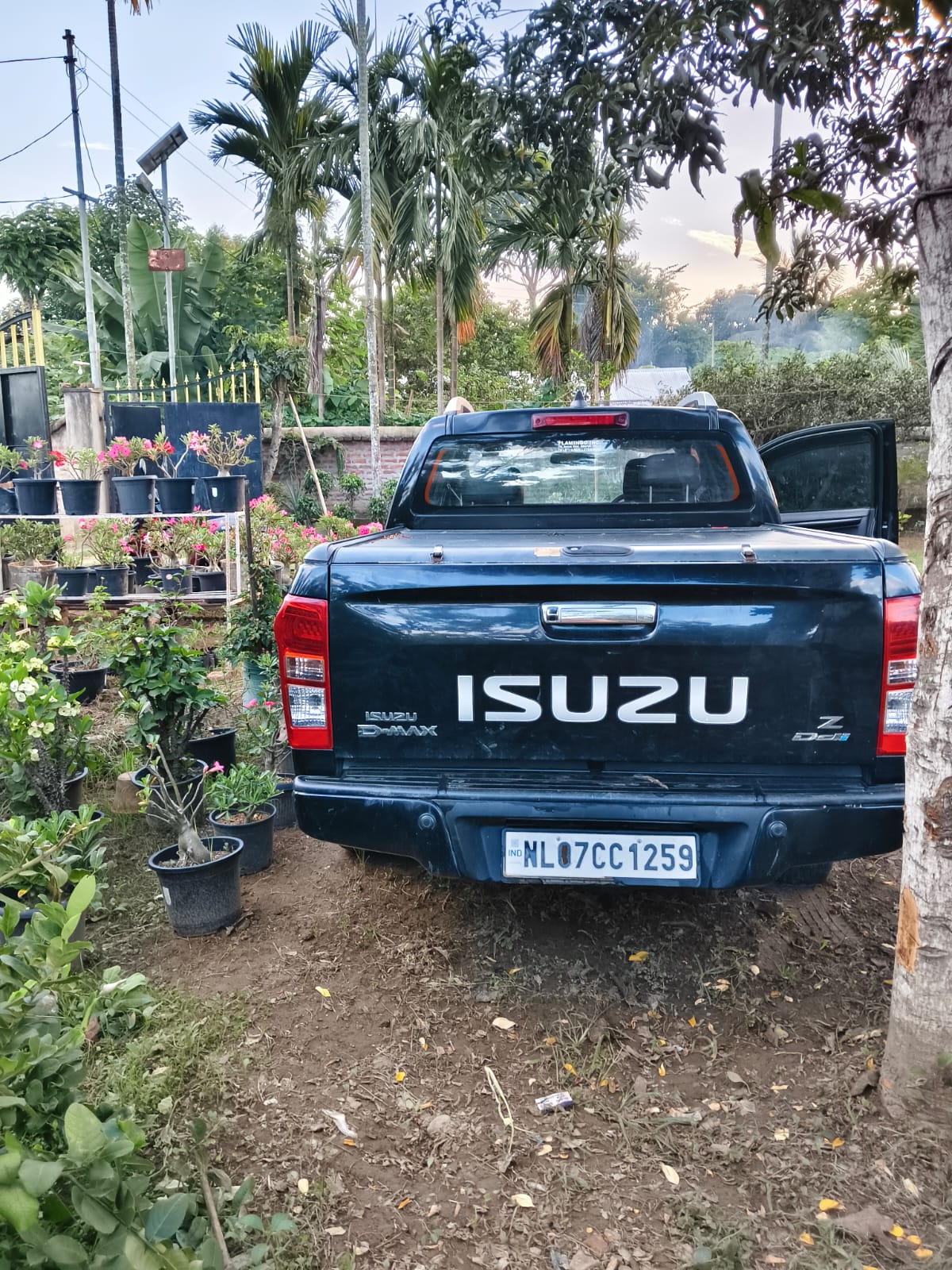 2022 Isuzu V-cross 4wd MT Z SUV 52595 km 4 years for sale in T K ASSOCIATES Dimapur — photo 3