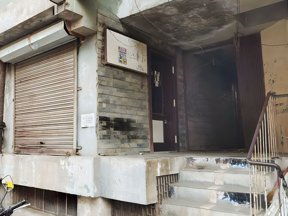 95 square feet Shops for sale in Surat