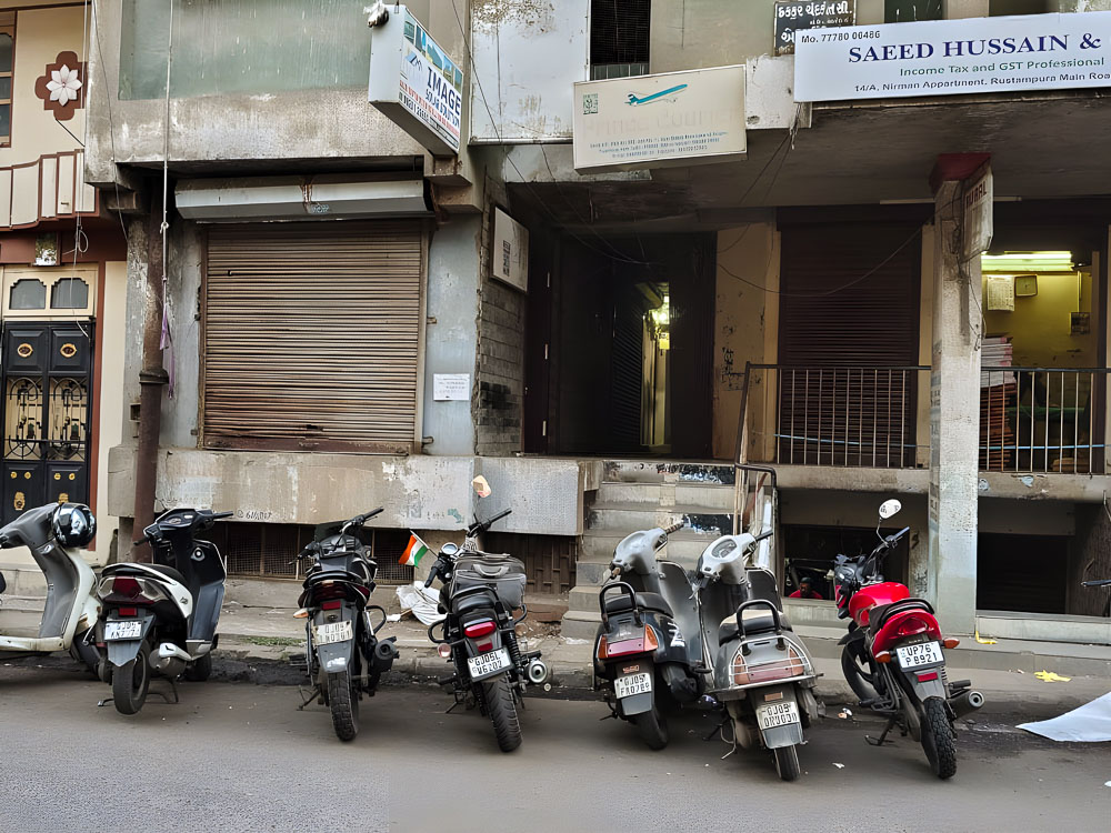 95 square feet Shops for sale in Surat — photo 2