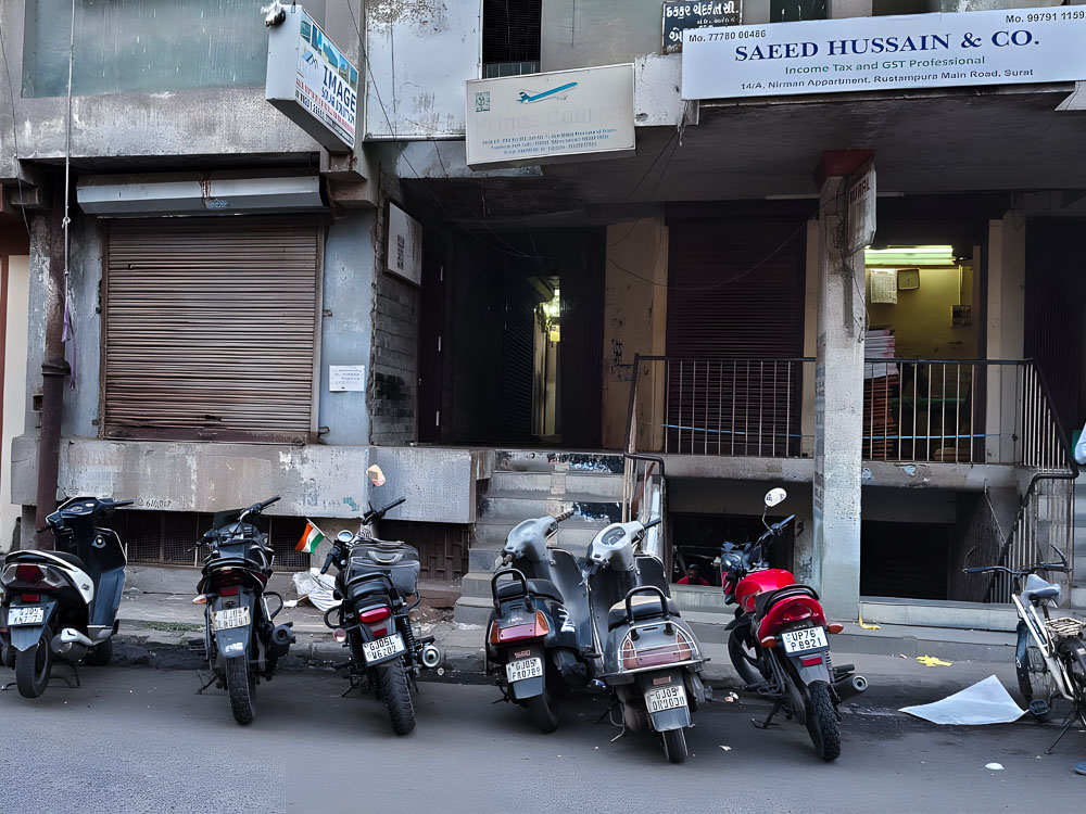 81 square feet Shops for sale in Surat