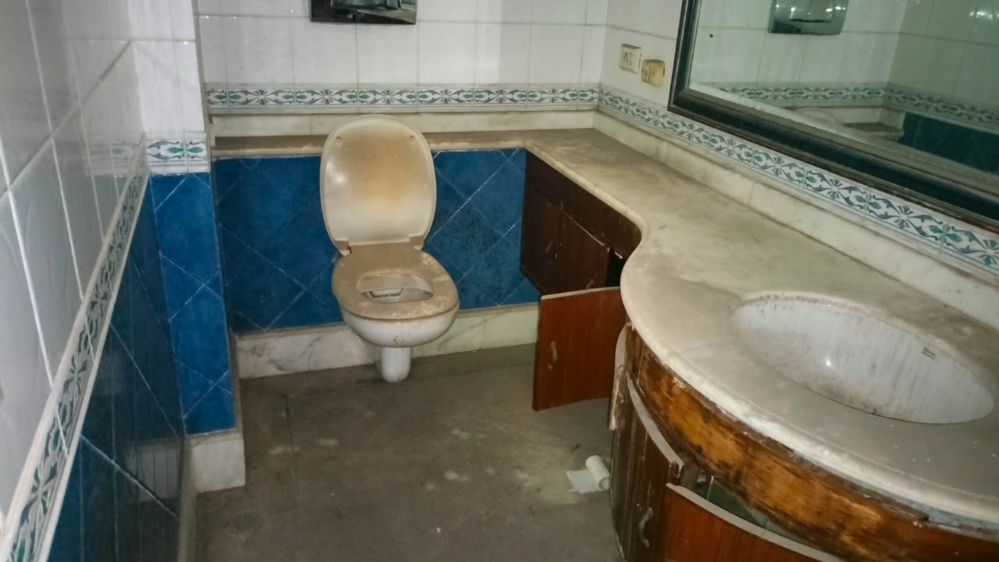 448.75 square meter Individual House for sale in New Friends Colony New Delhi — photo 18