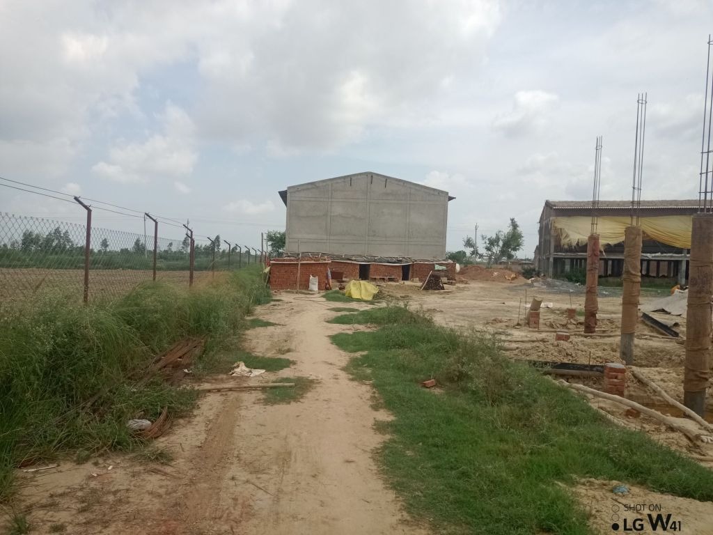 Industrial Plot with Factory Building for sale in Sikandra Rao — photo 2