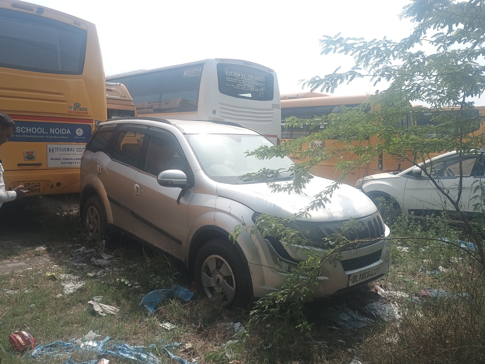 2015 Mahindra XUV500 W7 SUV 70000 km 11 years for sale in PARKING LOT Noida — photo 1