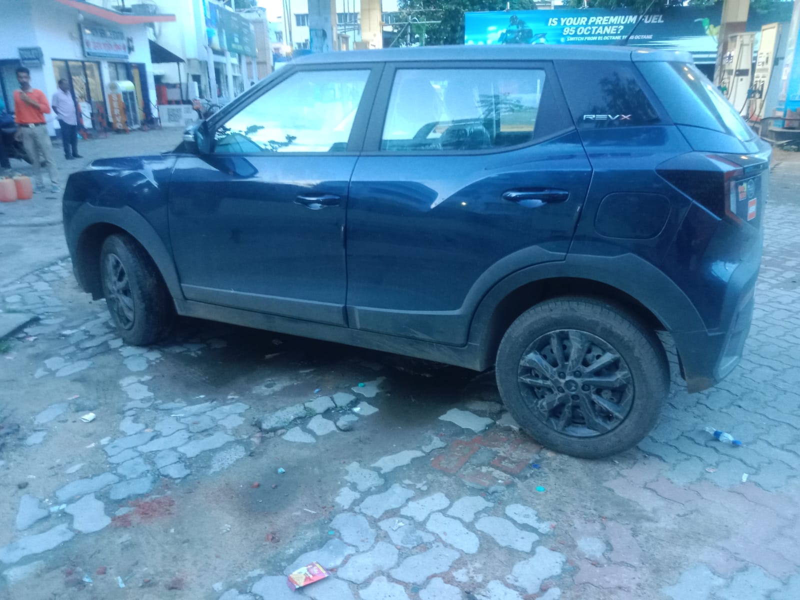 2025 Mahindra XUV 3XO REVX M(O) Compact SUV 2003 km 1 year for sale in BENGAL PARKING Bally — photo 6