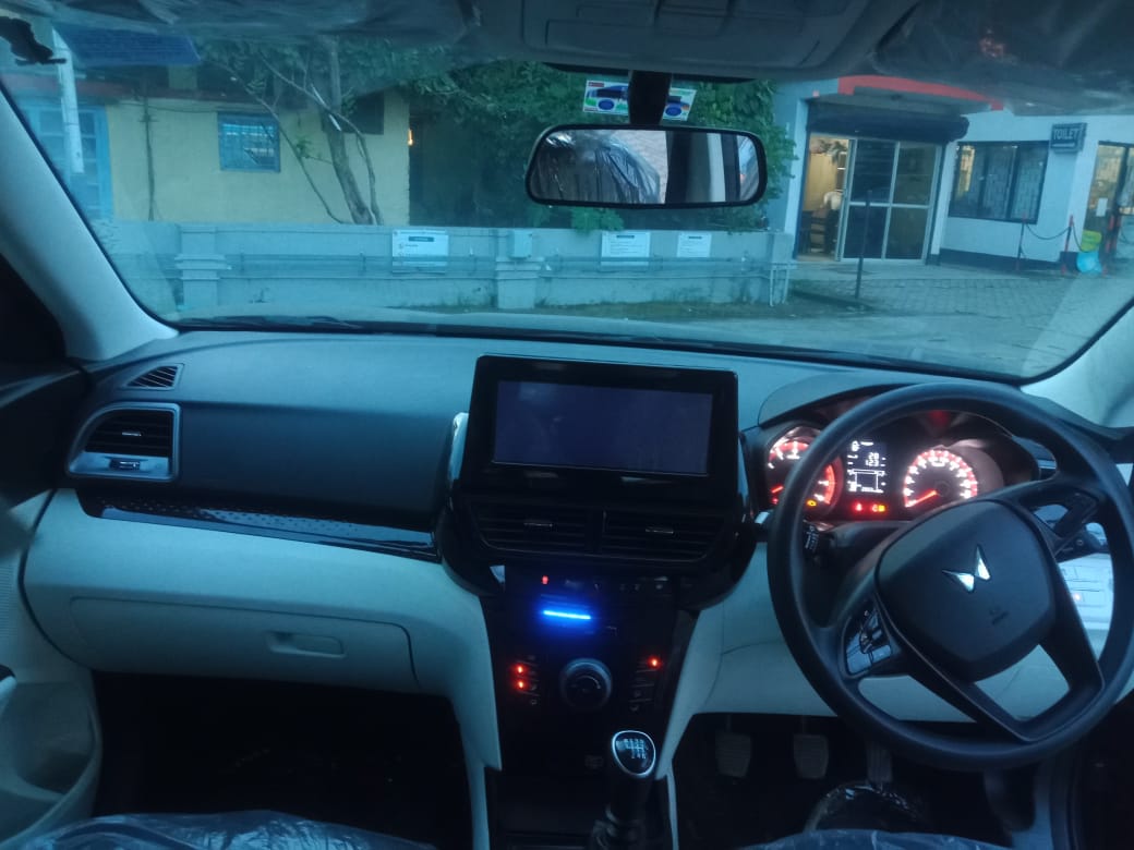 2025 Mahindra XUV 3XO REVX M(O) Compact SUV 2003 km 1 year for sale in BENGAL PARKING Bally — photo 9