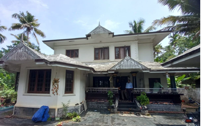 1950 square meter Individual House for sale in Mullassery