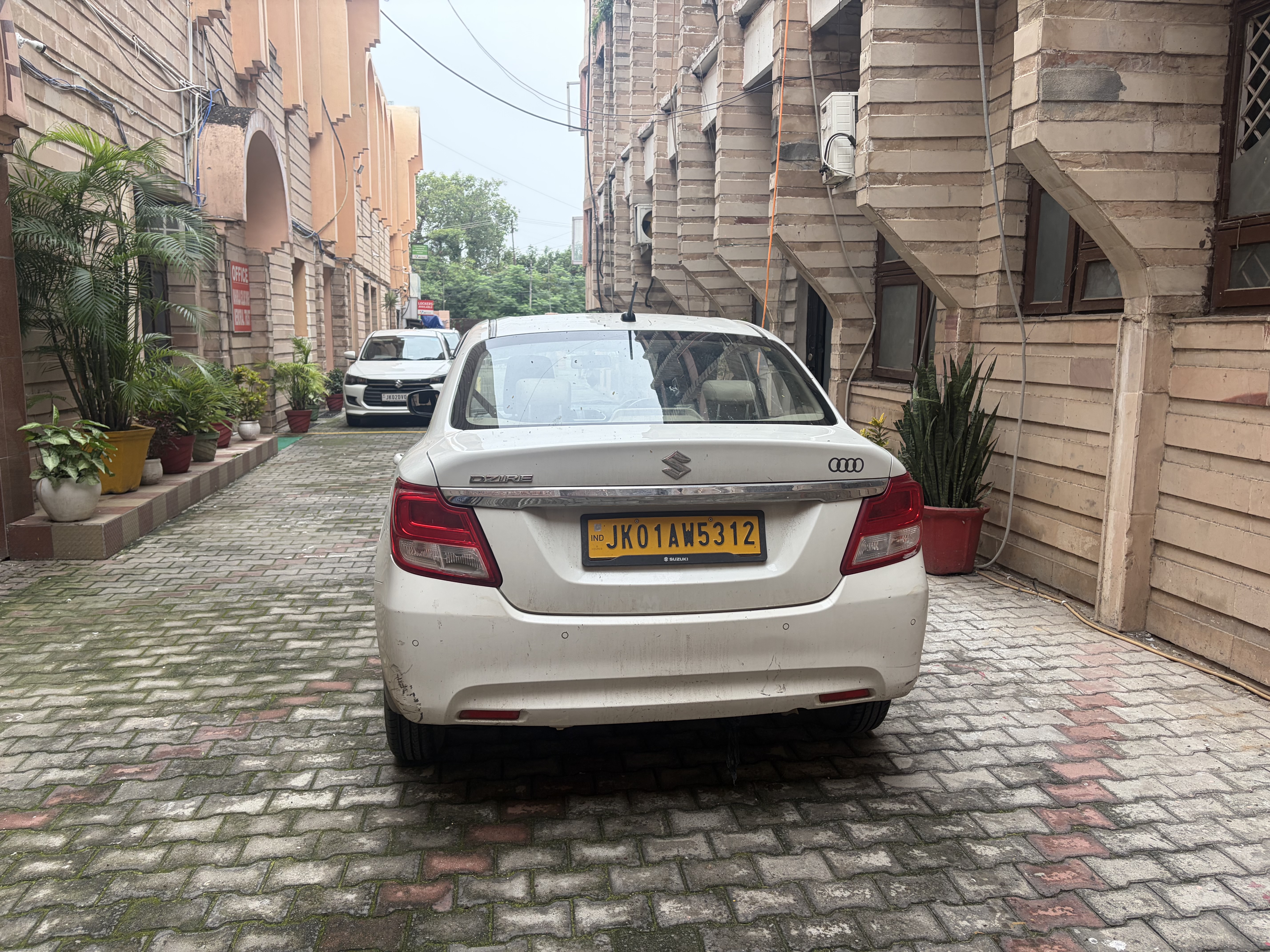 2024 Maruti Suzuki Dzire VXi Compact sedan 48808 km 2 years for sale in SHRIRAM AUTOMALL JAMMU Bari Brahmana EPIP Industrial Estate — photo 3