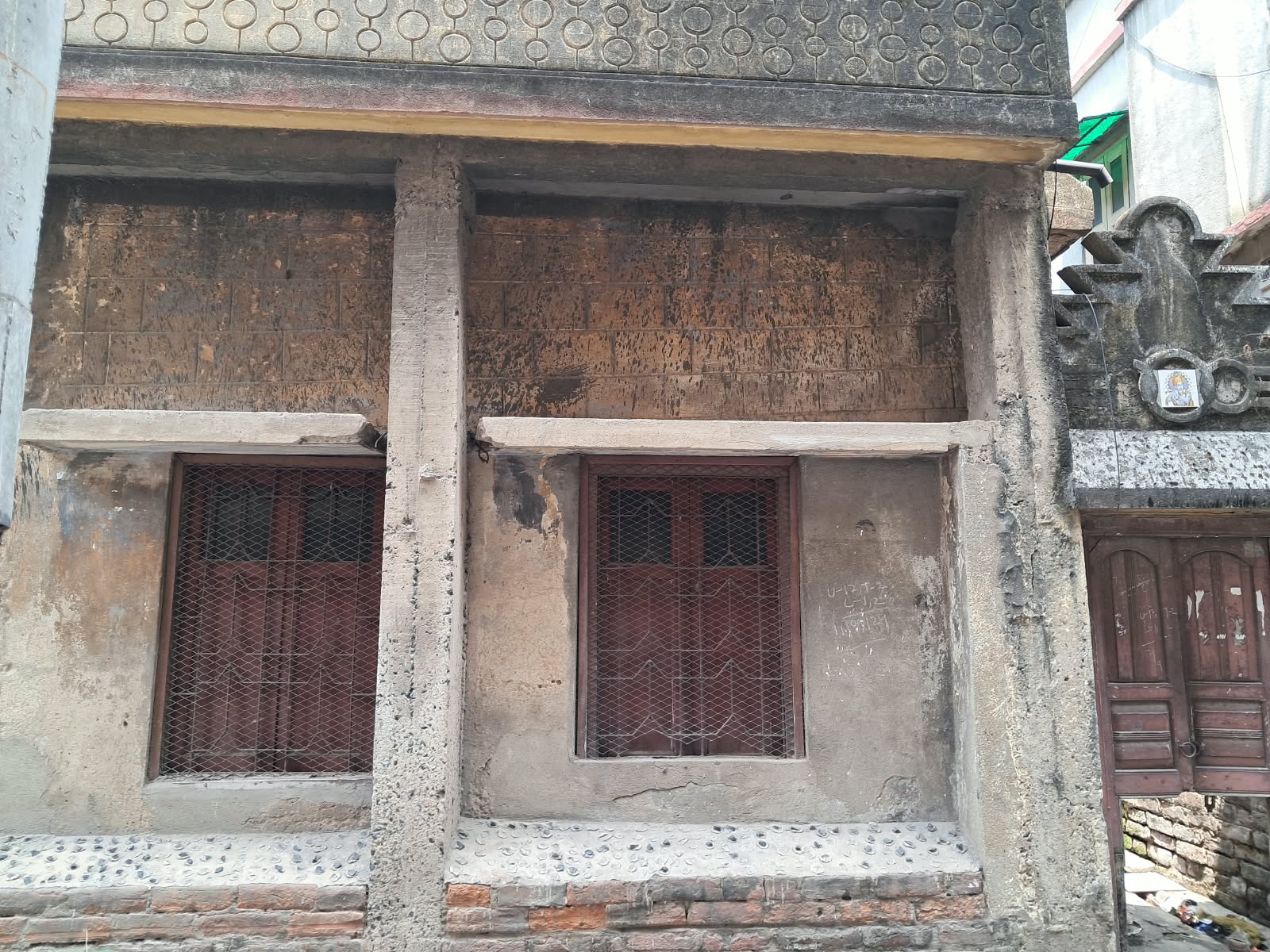 2010 square feet Individual House for sale in Howrah