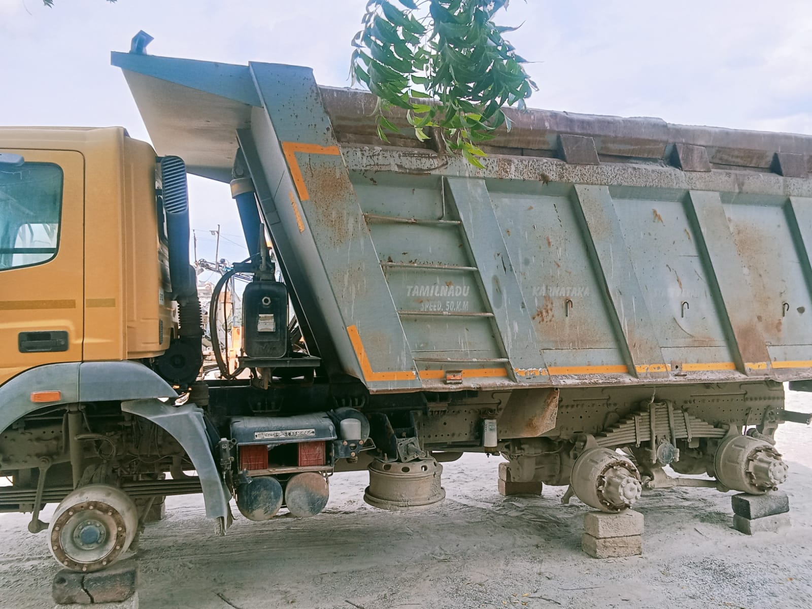 2018 BharatBenz 1926C Tipper Tipper 100000 km 8 years for sale in No.1, Venkatesa Puram, Dhasirapalli Road, Shoolagiri, Hosur, Krishnagiri, Pin-635109 Hosur — photo 3
