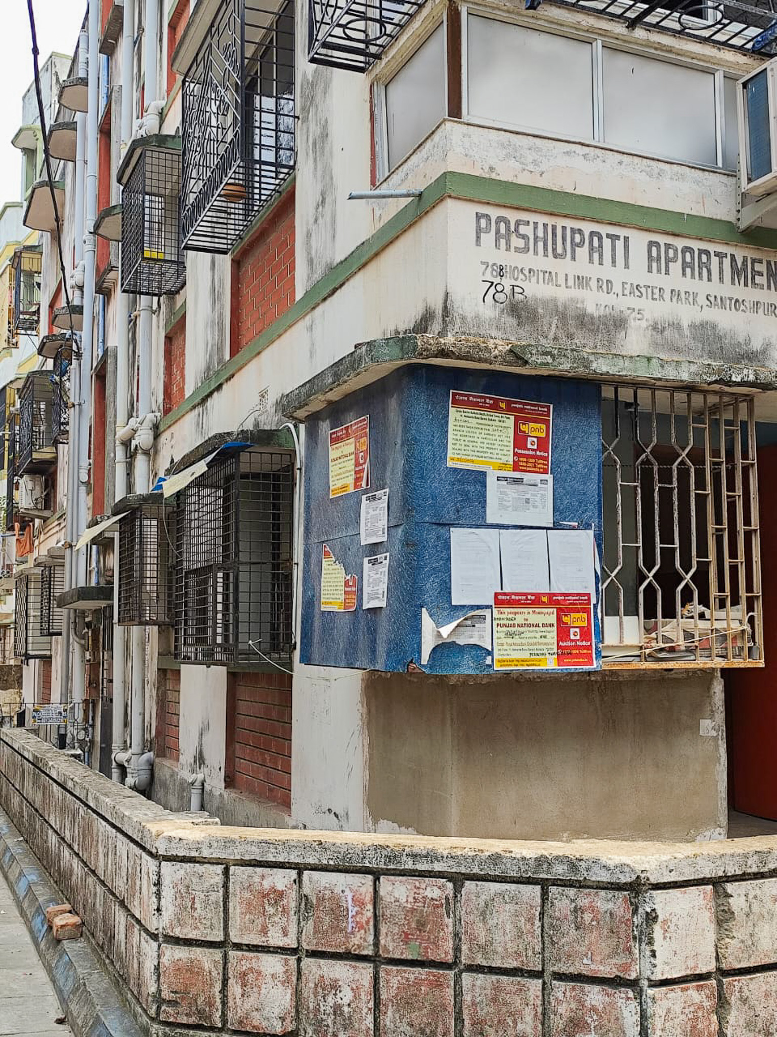 1 BHK Flat for sale in PASHUPATI APARTMENT, SANTOSHPUR JORA BRIDGE Kolkata — photo 1