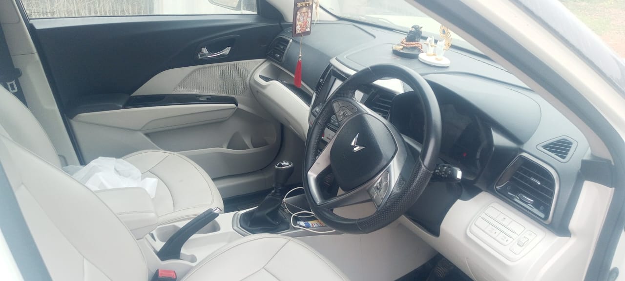 2023 Mahindra XUV300 W6 Compact SUV 51000 km 3 years for sale in SINGH RECOVERY YARD Sultanpur — photo 5