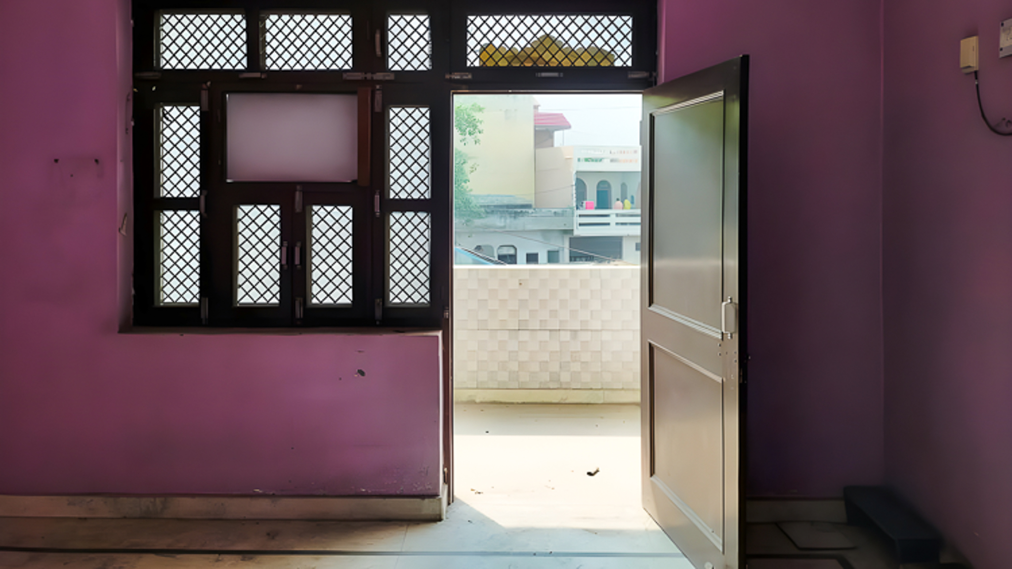 100 square yard Individual House for sale in New Delhi