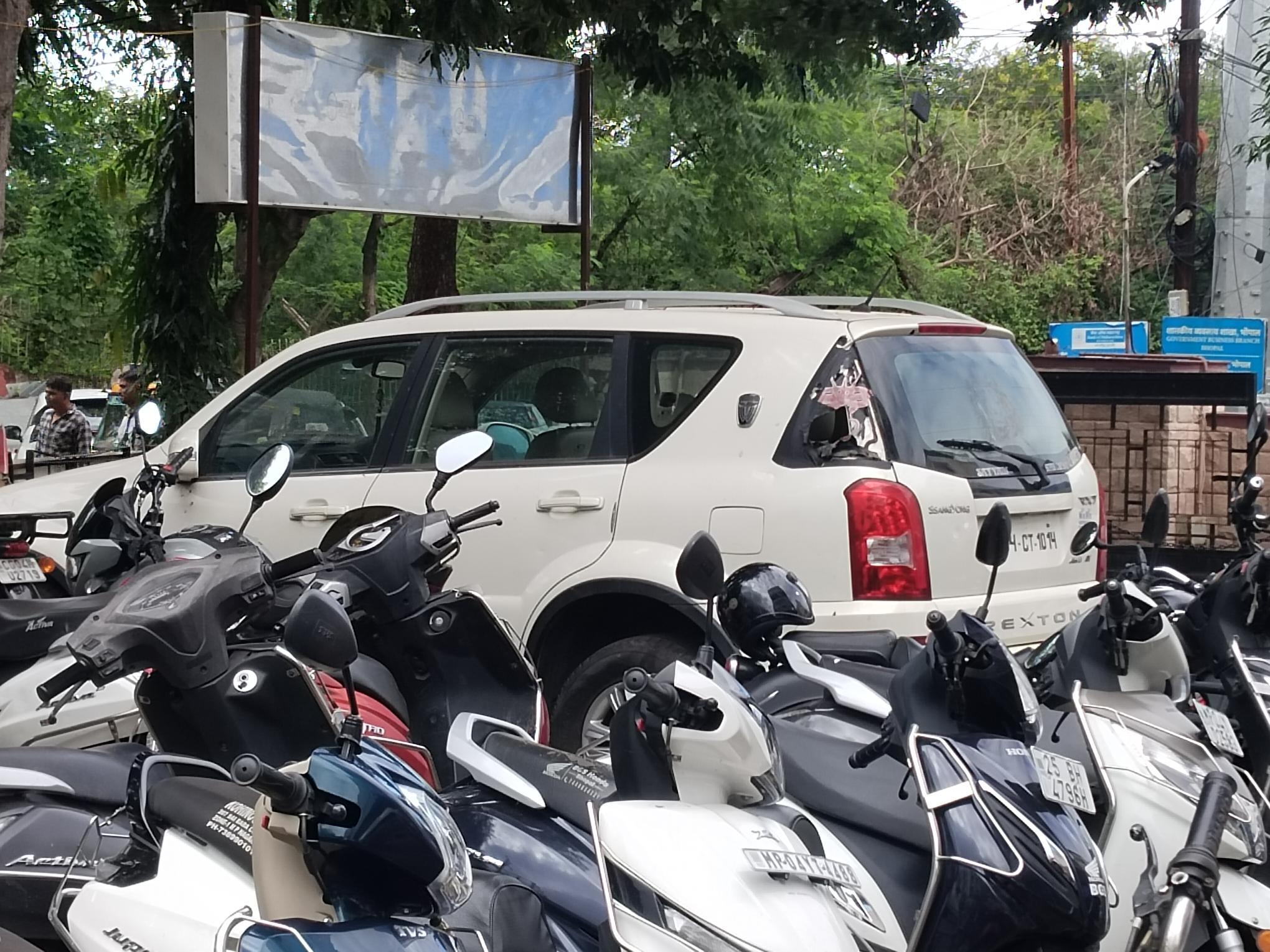 2014 Mahindra Bolero Neo N4 SUV 40000 km 12 years for sale in PUNJAB NATIONAL Bhopal — photo 3