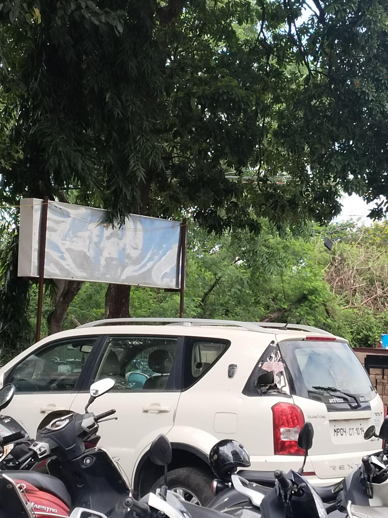 2014 Mahindra Bolero Neo N4 SUV 40000 km 12 years for sale in PUNJAB NATIONAL Bhopal — photo 1