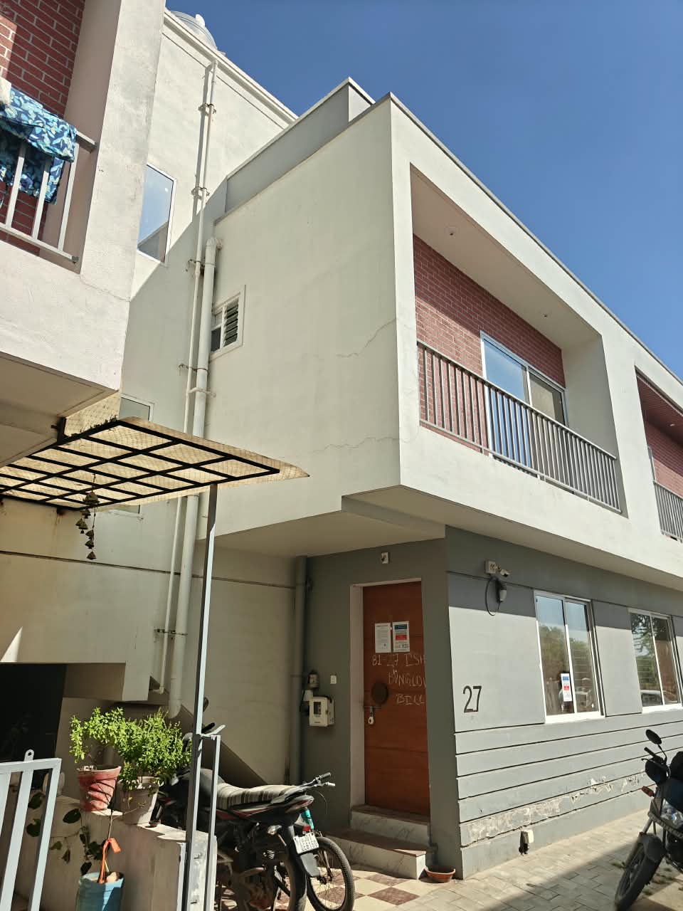 74.83 square feet Bungalow for sale in Vadodara — photo 1
