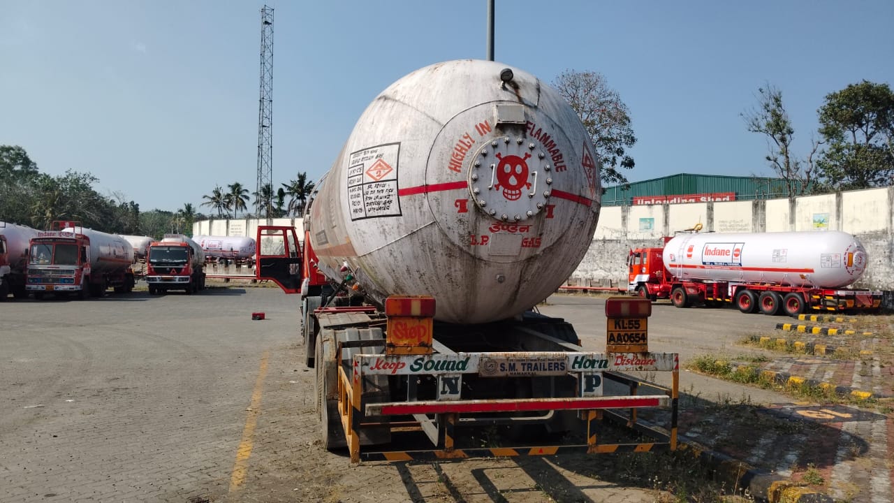2019 Ashok Leyland AVTR 4020 Tractor Trailer 1 km 7 years for sale in friends Peramangalam — photo 3