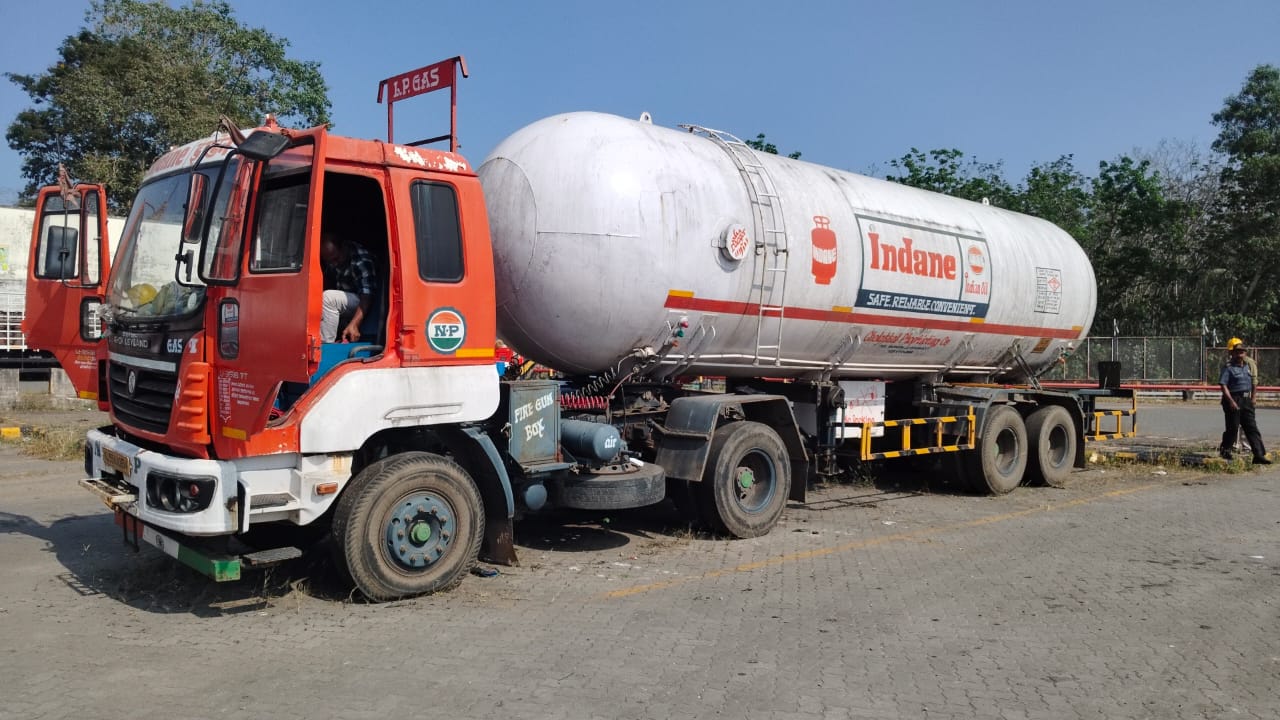 2019 Ashok Leyland AVTR 4020 Tractor Trailer 1 km 7 years for sale in friends Peramangalam — photo 2