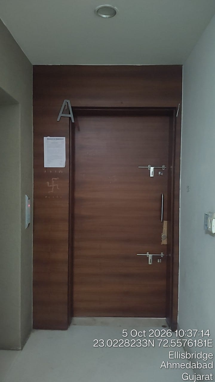 327.48 square meter Flat for sale in Ahmedabad — photo 1