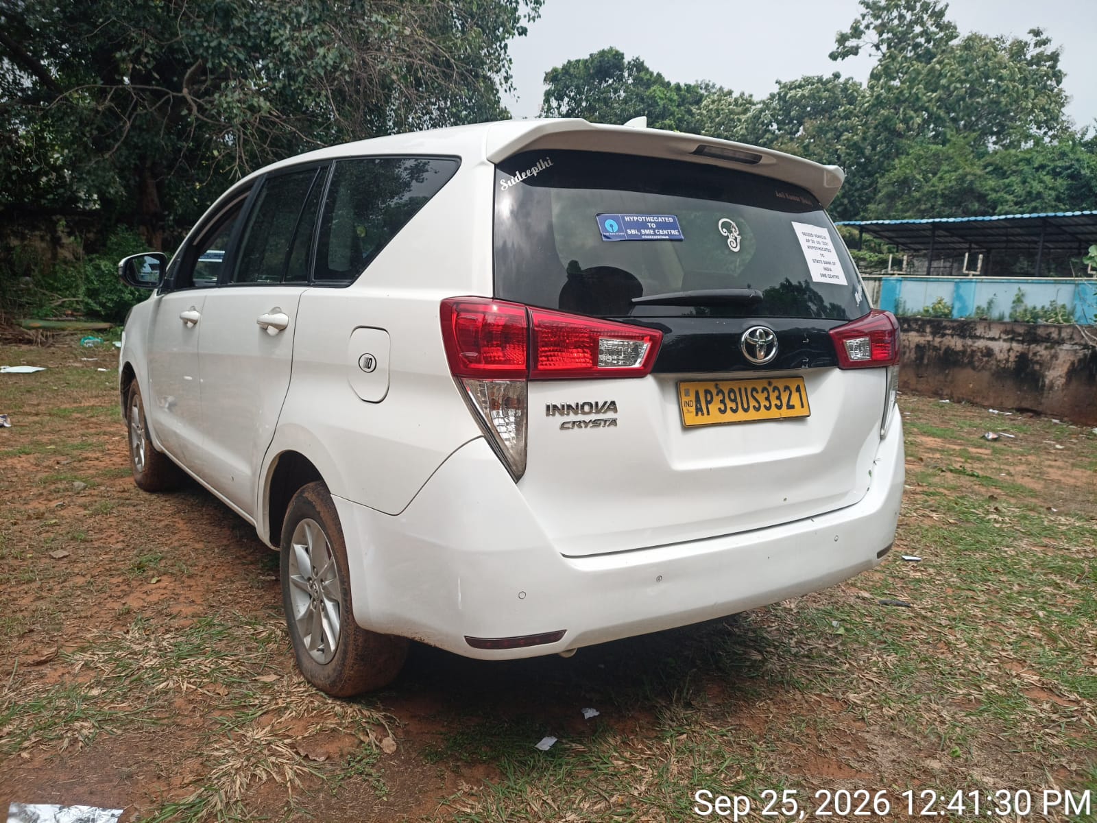 2023 Toyota Innova Crysta GX 8 Seater MUV 127026 km 3 years for sale in SBI Bank AO compound, Balaji Nagar, near Siripuram, Visakhapatnam. Visakhapatnam — photo 2