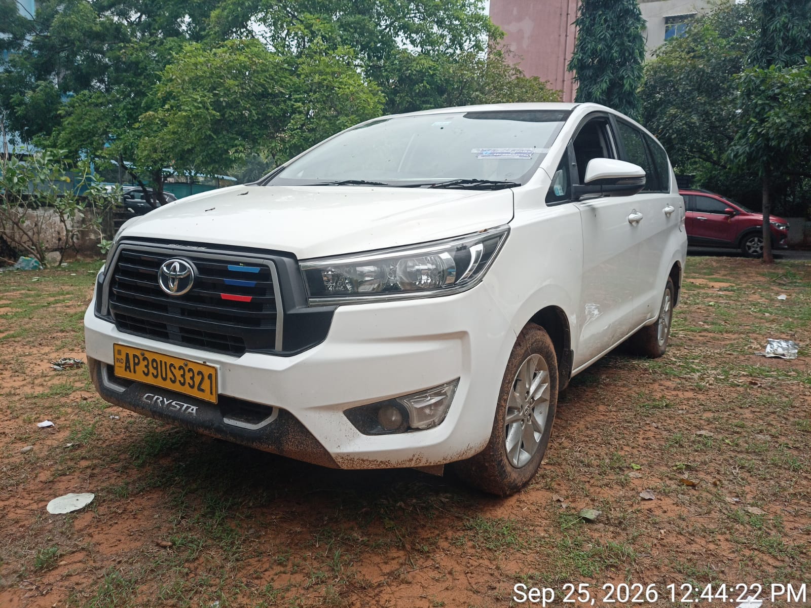 2023 Toyota Innova Crysta GX 8 Seater MUV 127026 km 3 years for sale in SBI Bank AO compound, Balaji Nagar, near Siripuram, Visakhapatnam. Visakhapatnam — photo 3