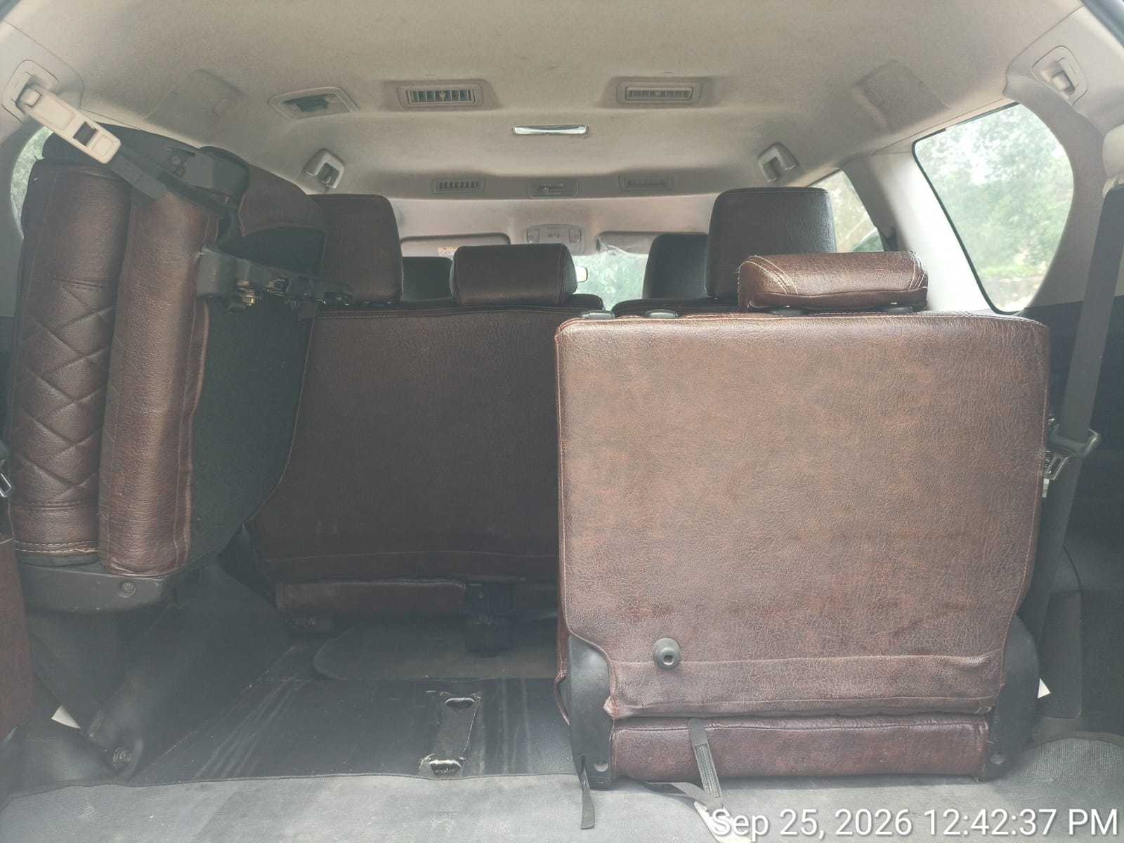 2023 Toyota Innova Crysta GX 8 Seater MUV 127026 km 3 years for sale in SBI Bank AO compound, Balaji Nagar, near Siripuram, Visakhapatnam. Visakhapatnam — photo 10